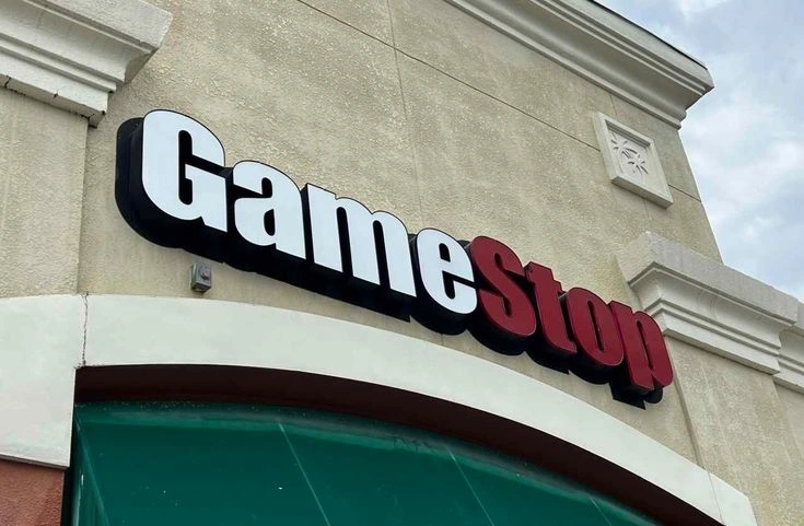 GameStop perde US$ 3 bilhões em valor após plano de investimento em Bitcoin levantar preocupações